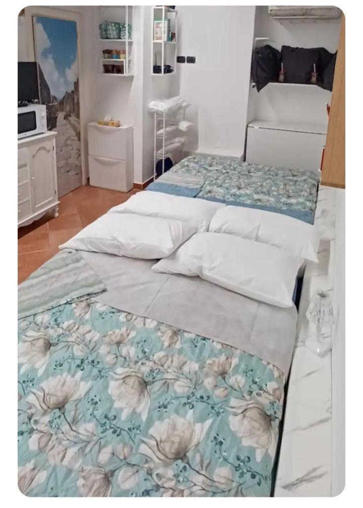 Gradoni Di Chiaia 62 *