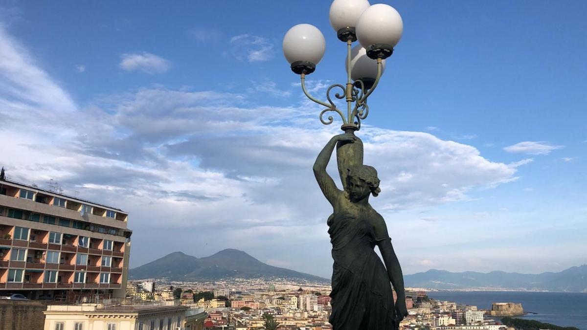 Apartment Gradoni Di Chiaia 62 Naples